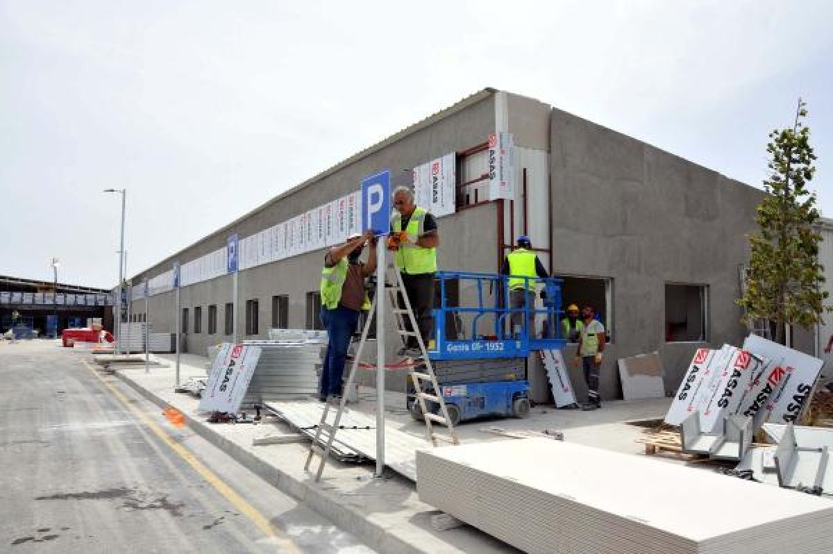 Yeşilköy pandemi hastanesinin tabelası asıldı