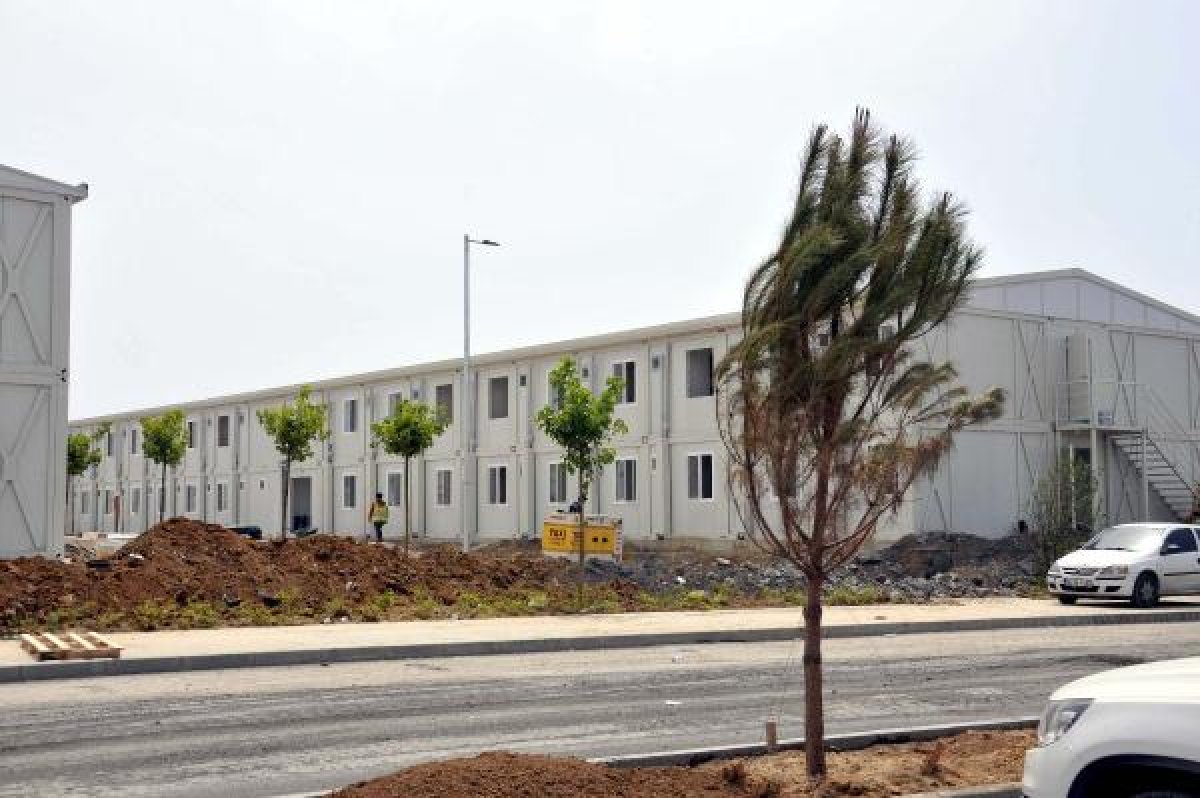 Yeşilköy pandemi hastanesinin tabelası asıldı