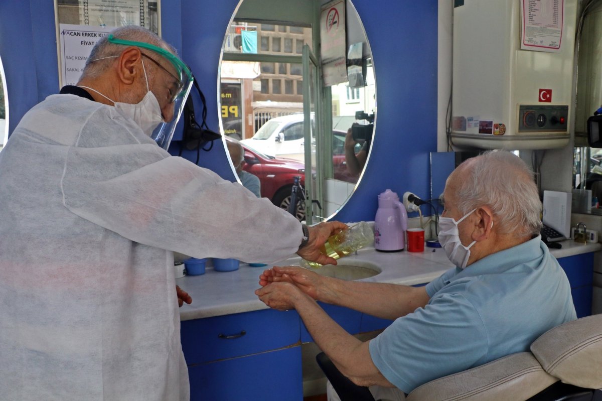 i Antalya'da 6 saatlik izni ekmek teknesinde geçirdi