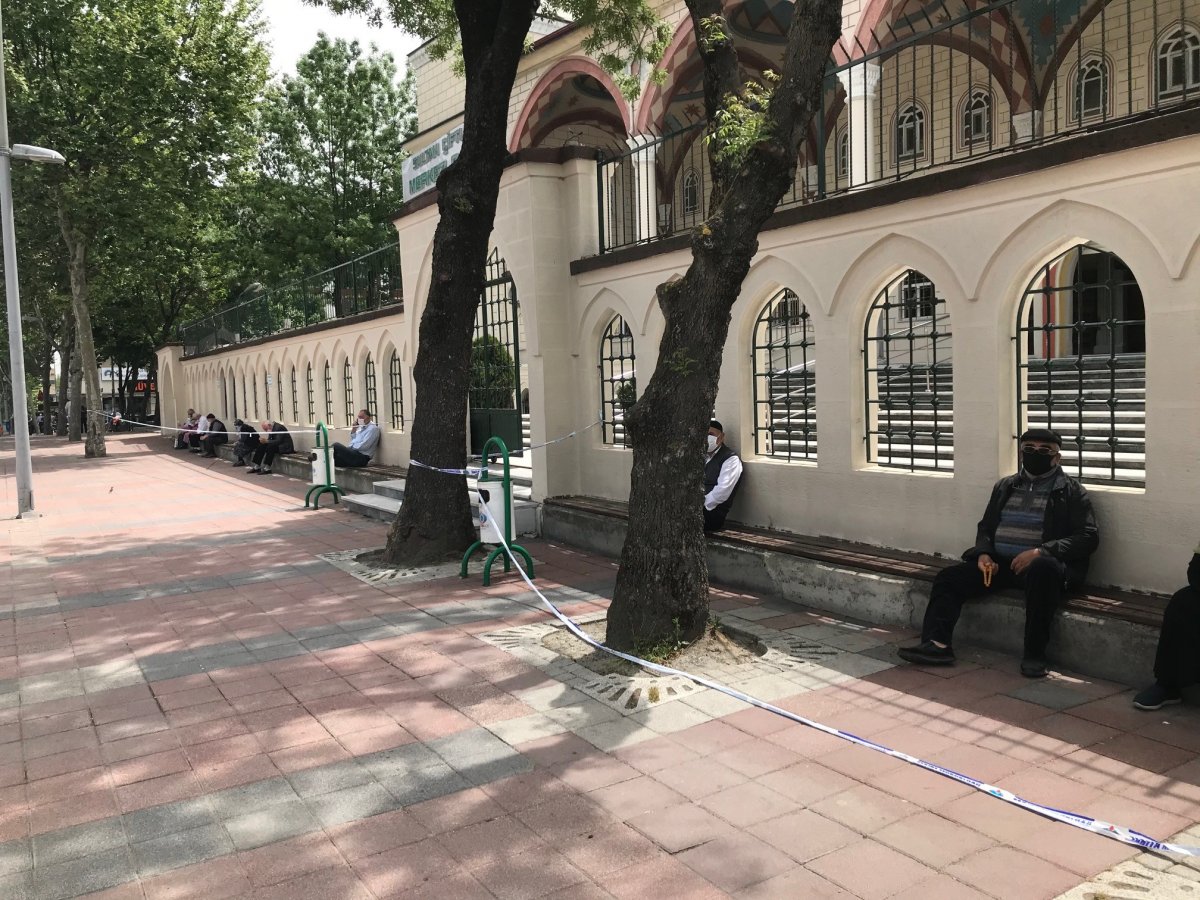 Sultangazi’de yaşlılar arasında korona tartışması