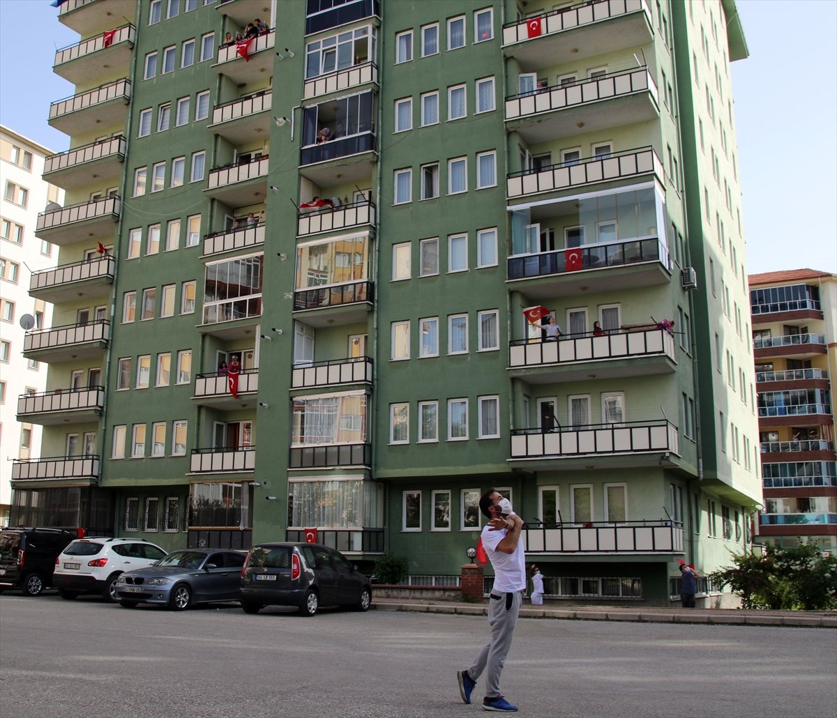 Uşaklılar balkonlarında egzersiz yaptı
