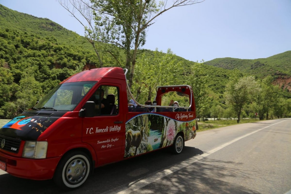 i Tunceli'de yaşlılar, tur otobüsüyle Munzur Vadisi'ni gezdi