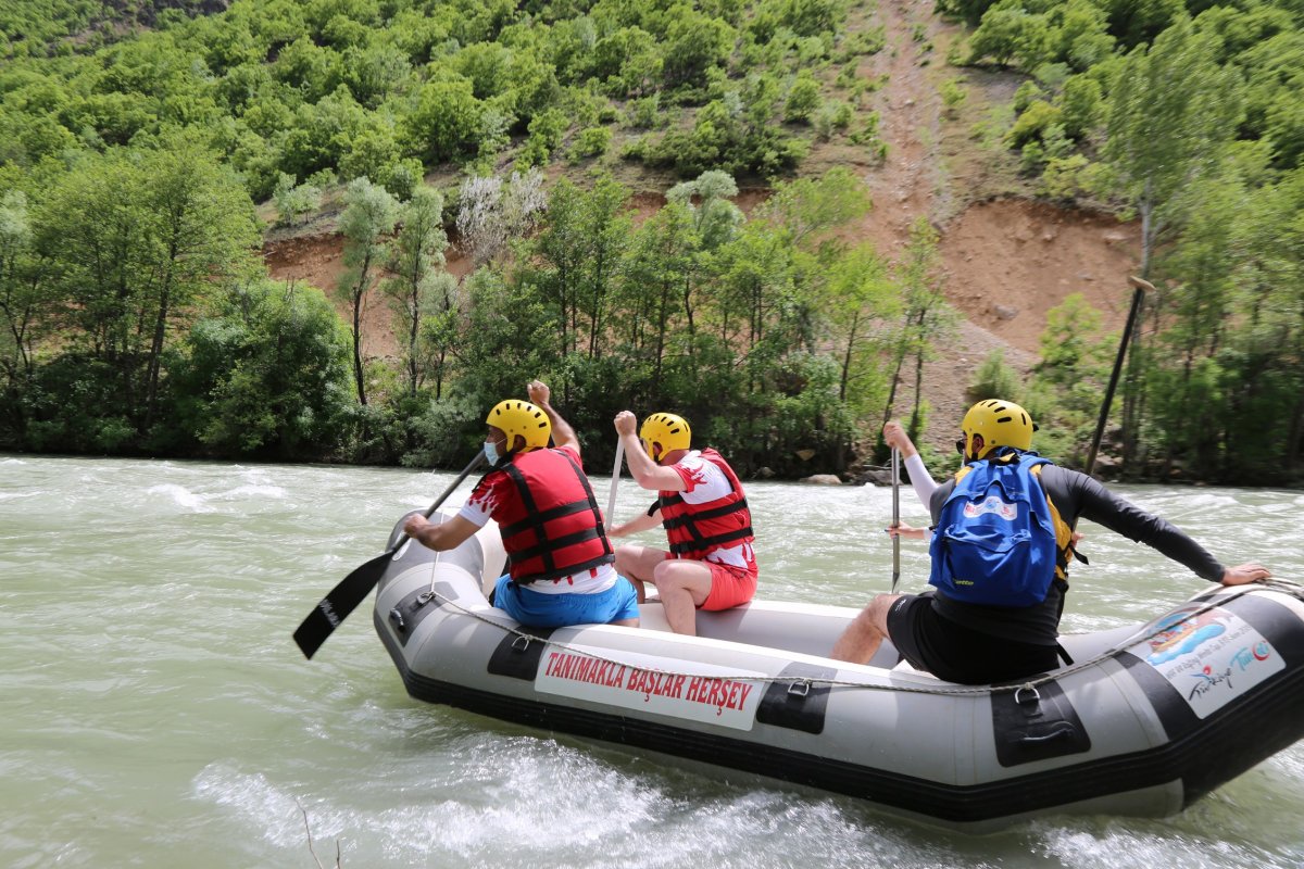 i Tunceli'de rafting sezonu açıldı