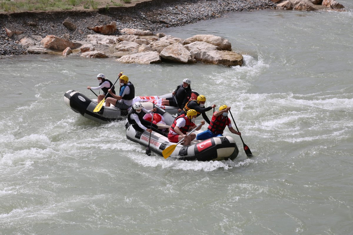 i Tunceli'de rafting sezonu açıldı