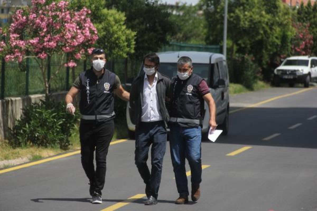 d Adana'da, hemşire eşini sırtından bıçakladı