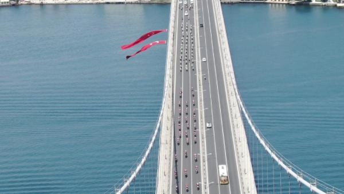 İstanbul polisinin 19 Mayıs korteji