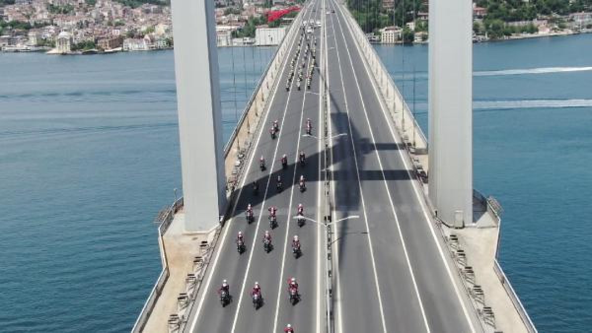 İstanbul polisinin 19 Mayıs korteji