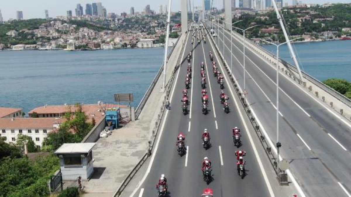 İstanbul polisinin 19 Mayıs korteji