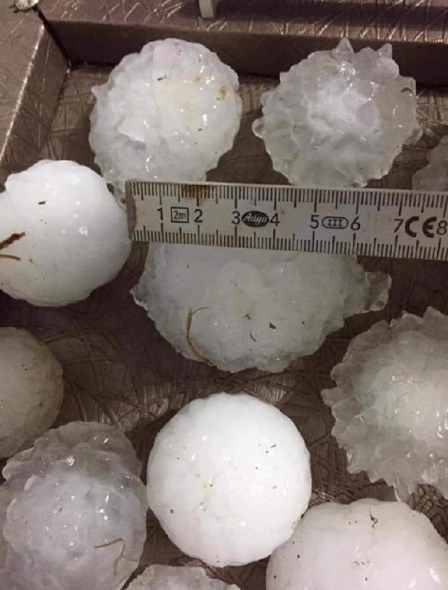 Mamuşa'ya beyzbol topu büyüklüğünde dolu yağdı