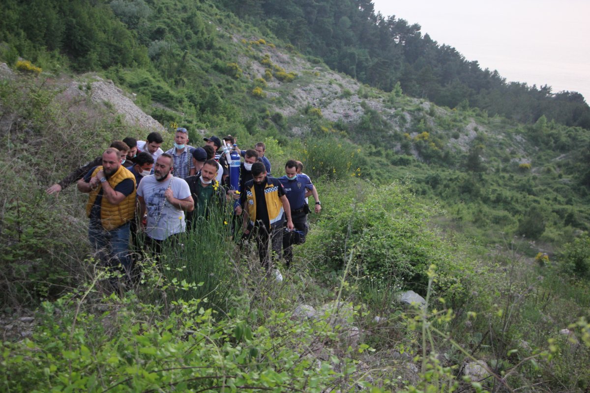 Fotoğraf çekerken uçuruma yuvarlanan genç kız kurtarıldı