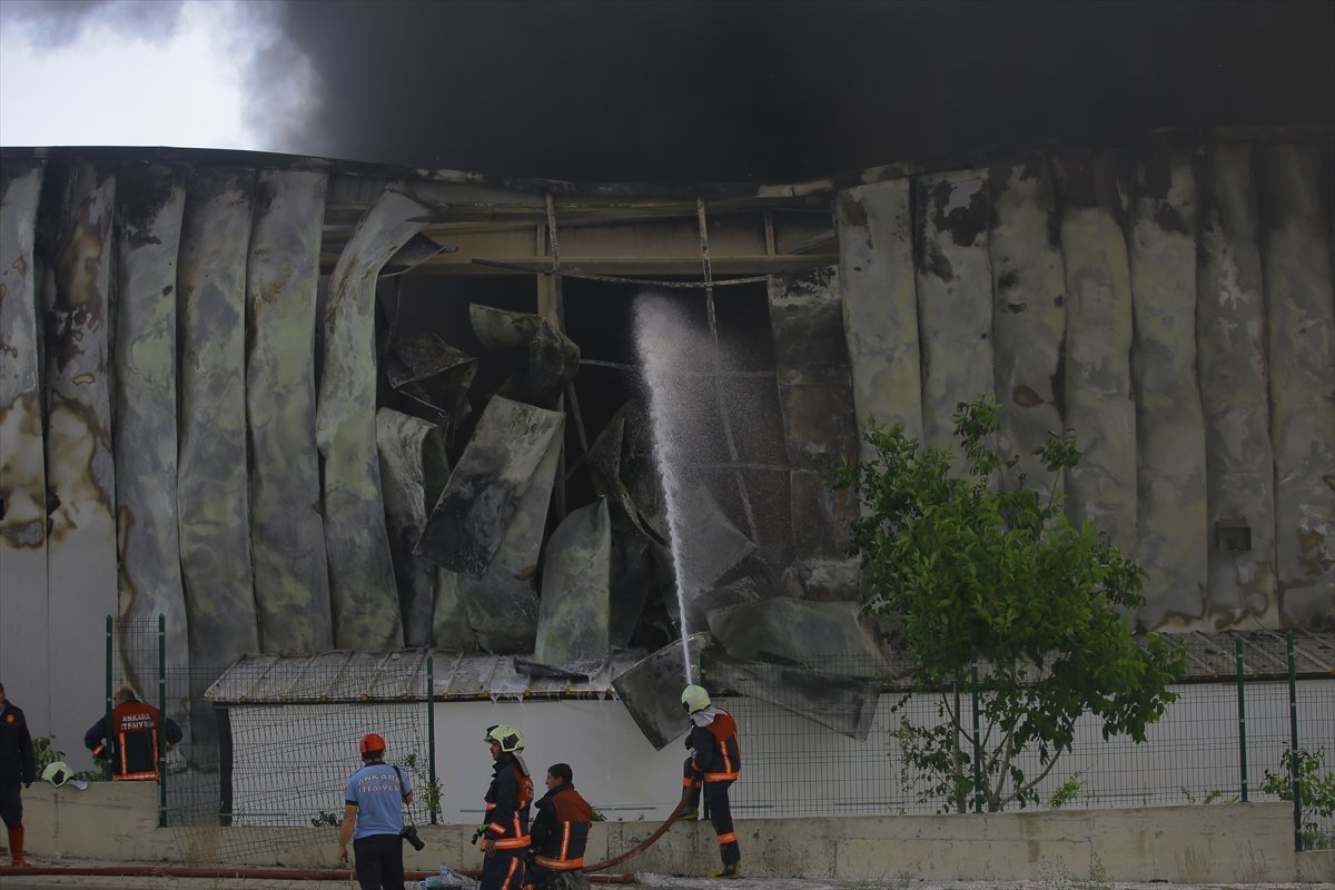 a Ankara'da, medikal malzeme fabrikasında yangın çıktı