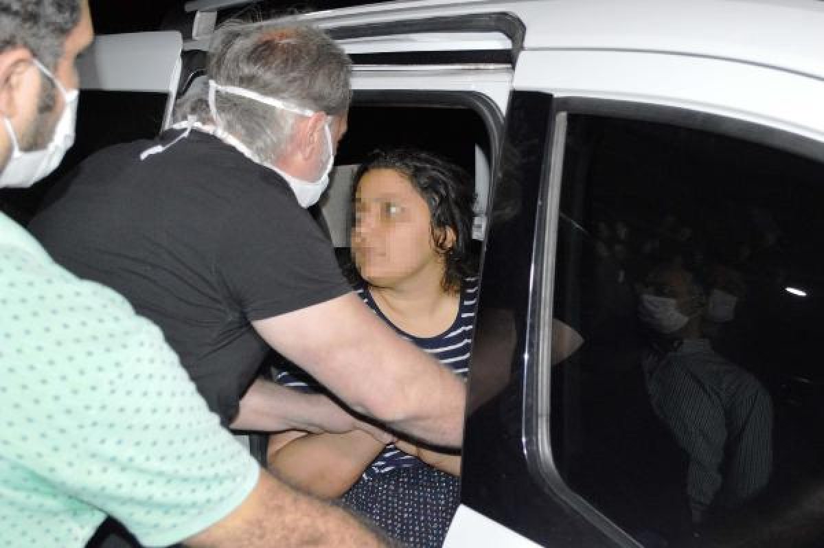 d Adıyaman'da, yengesini ve oğlunu öldürdü