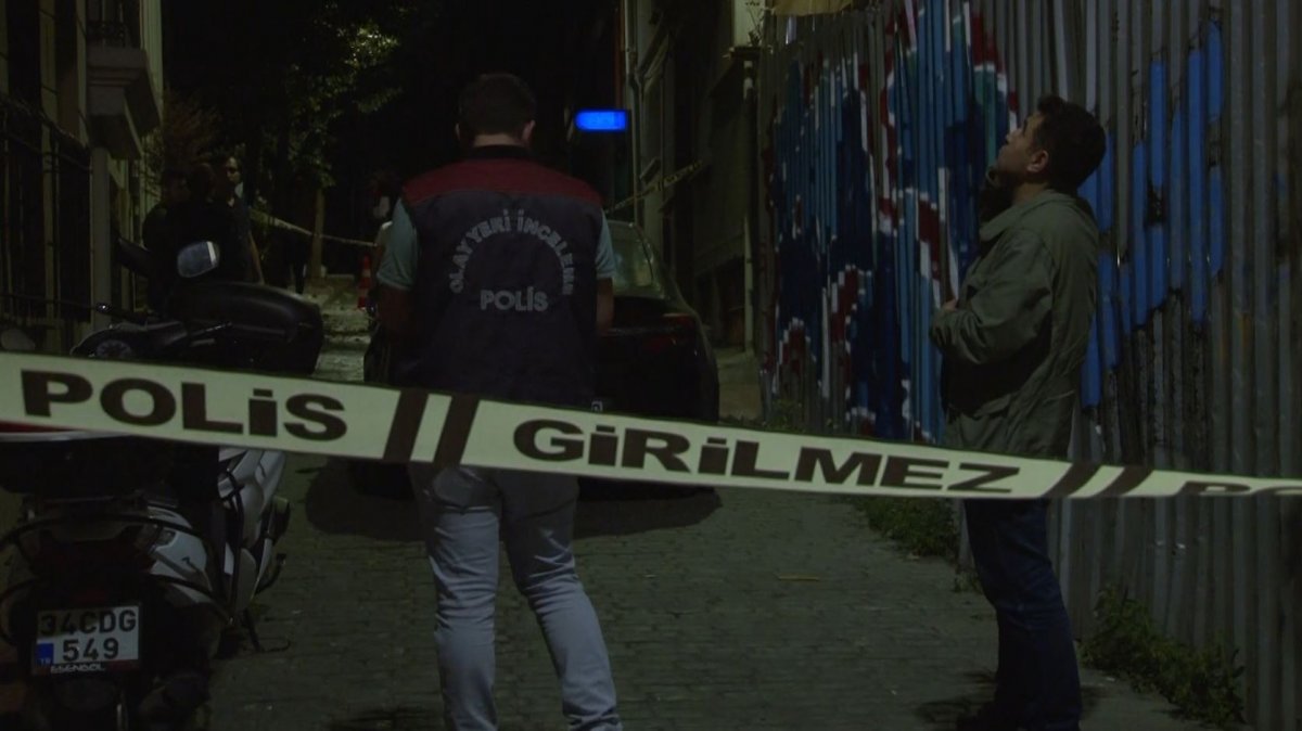 i Beyoğlu'nda silahlı kavga: 1 yaralı