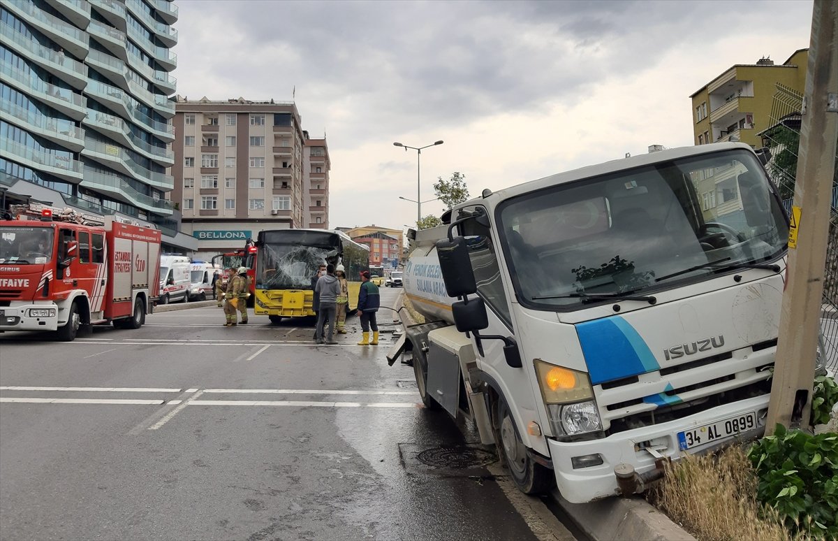 a Pendik'te İETT otobüsü kaza yaptı: 9 yaralı