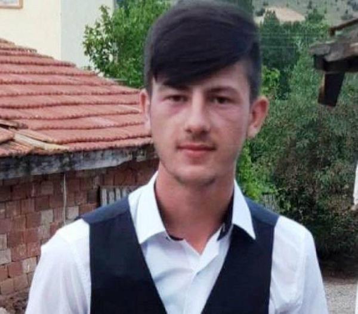 d Kütahya'da otomobil, aydınlatma direğine çarptı: 1 ölü