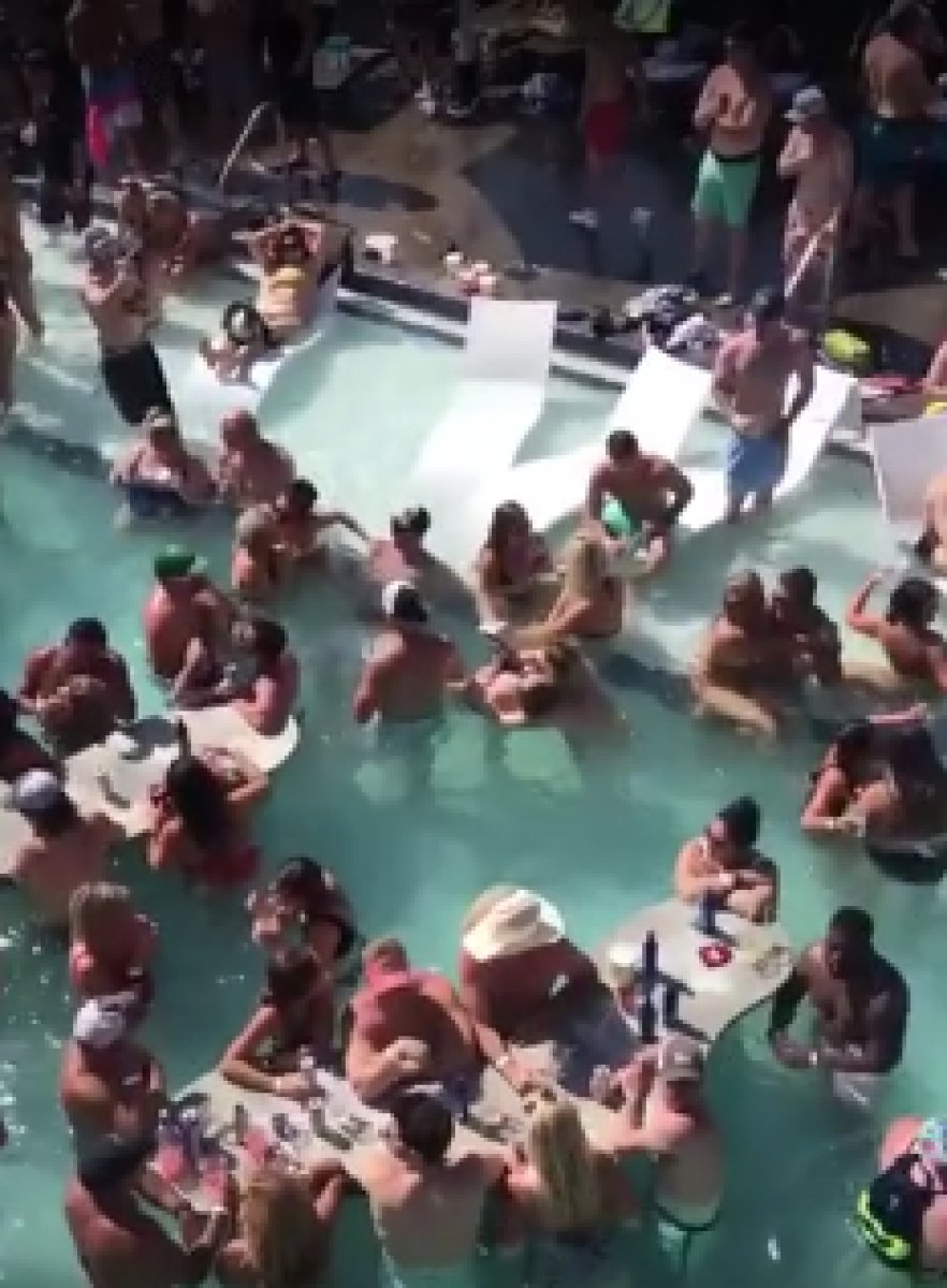 ABD'de düzenlenen havuz partisi tepki çekti