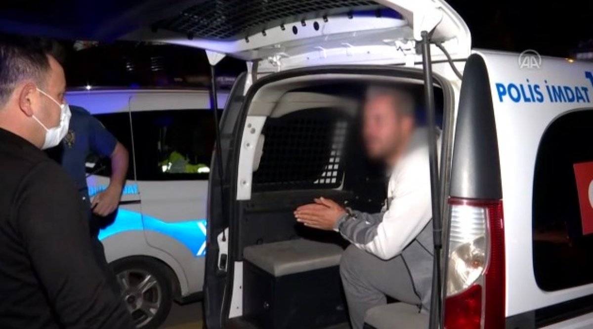 Ankara'da polis uygulama noktasına araç daldı