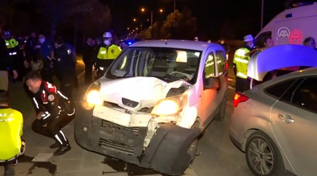 Ankara'da polis uygulama noktasına araç daldı