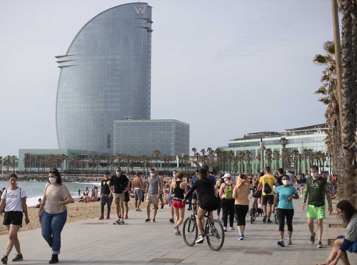 a İspanya'da plajlar kullanıma açıldı