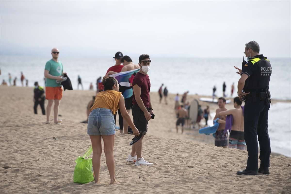 a İspanya'da plajlar kullanıma açıldı