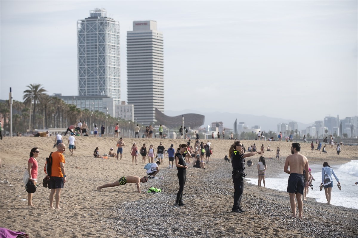 a İspanya'da plajlar kullanıma açıldı