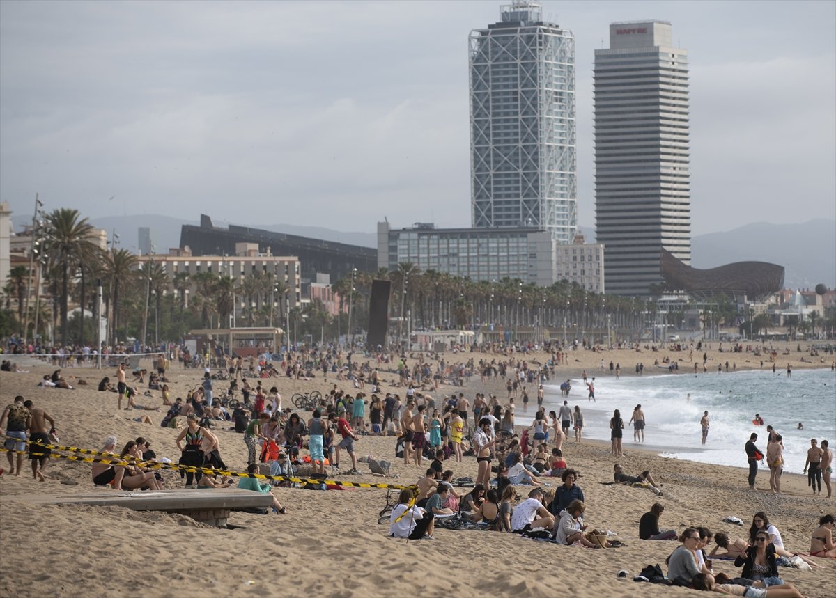 a İspanya'da plajlar kullanıma açıldı