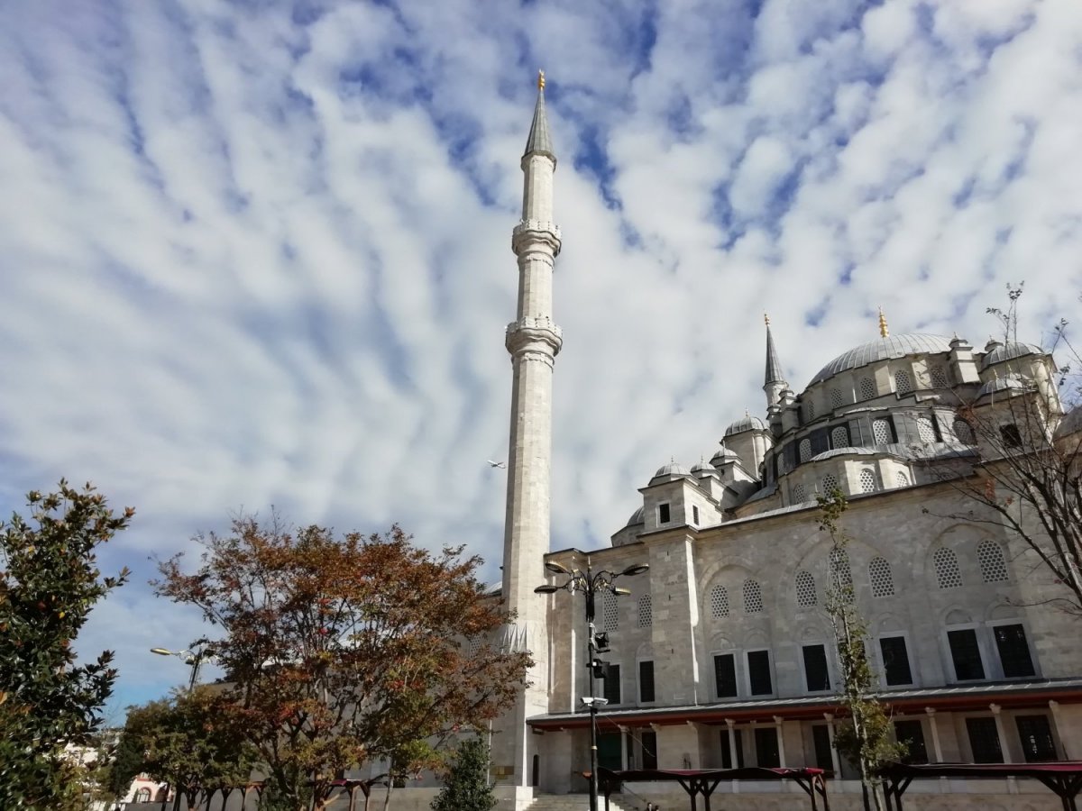 Camilerden yapılan korsan yayını, özel ekip araştırıyor
