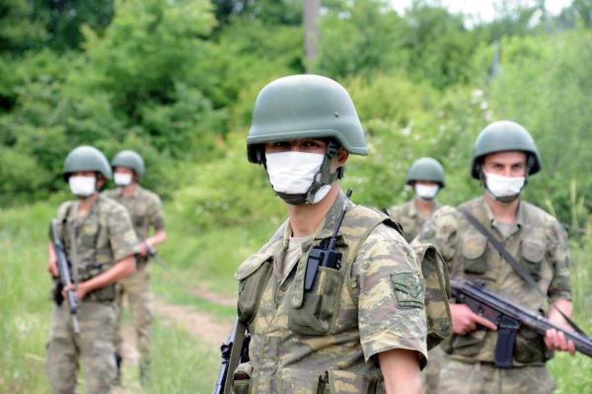 d Hudut Kartalları devriye görevinde