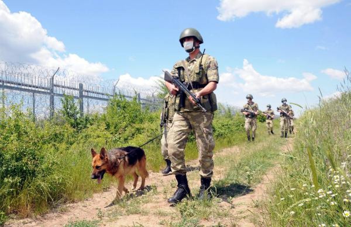 d Hudut Kartalları devriye görevinde