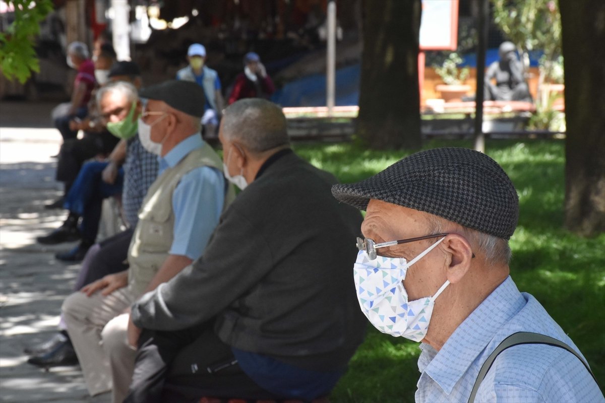 65 yaş üstü, bugün üçüncü kez dışarı çıktı