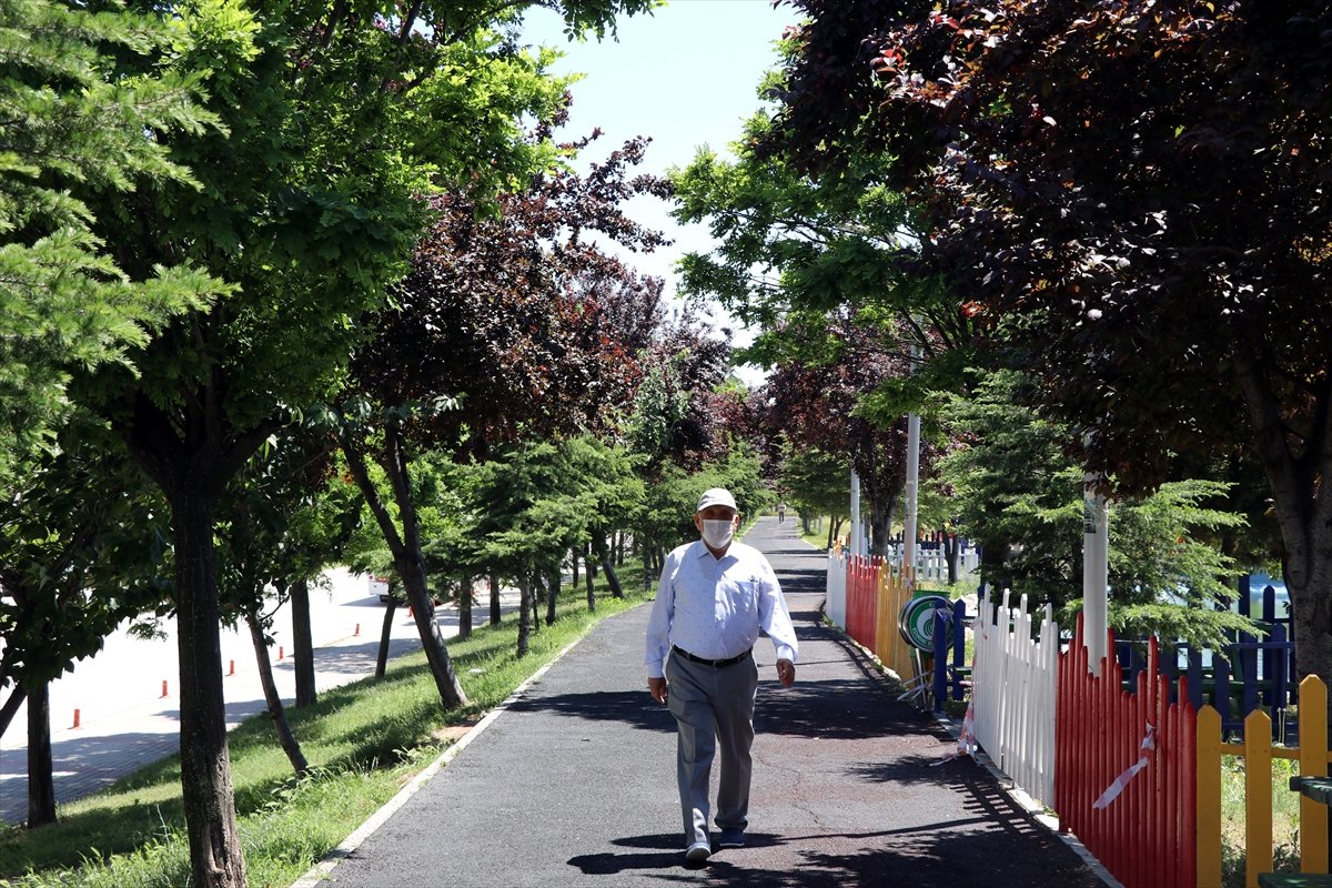 65 yaş üstü, bugün üçüncü kez dışarı çıktı