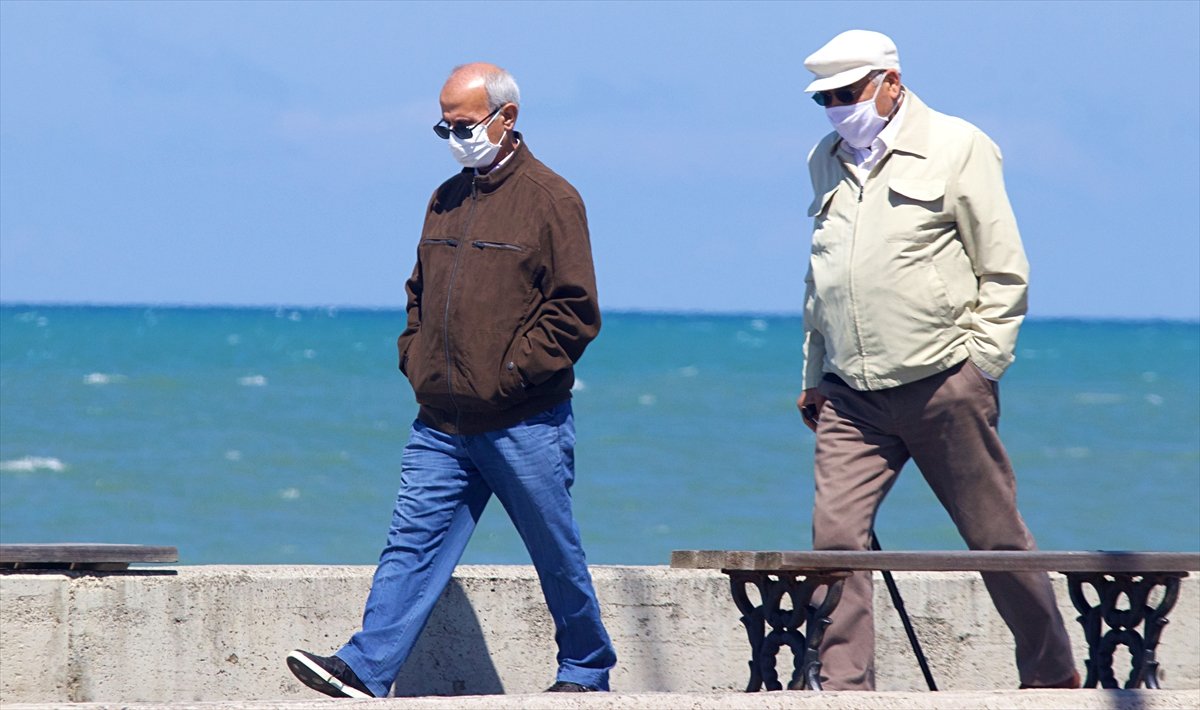 65 yaş üstü, bugün üçüncü kez dışarı çıktı