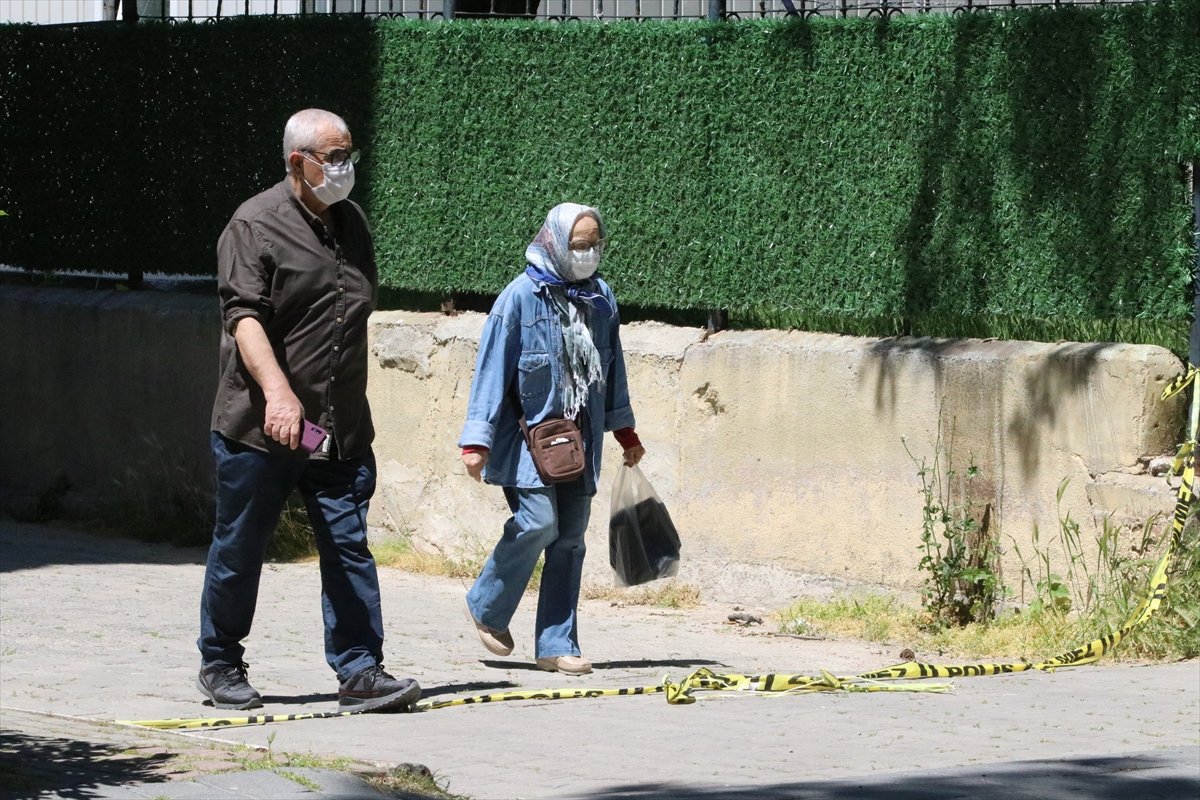 65 yaş üstü, bugün üçüncü kez dışarı çıktı