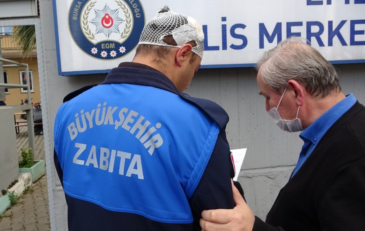 Bursa'da seyyar satıcılar zabıtaya saldırdı