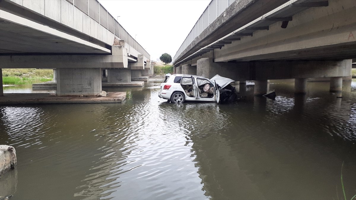 Silivri'de köprüden düşen cipin sürücüsü öldü