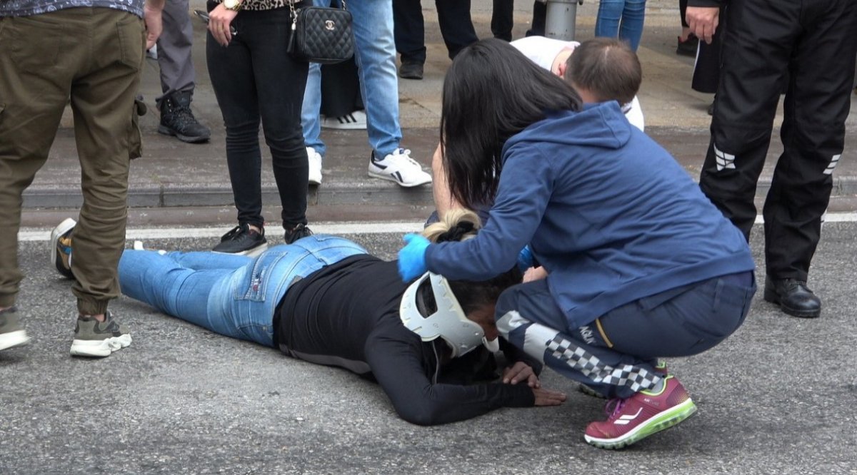 i Denizli'de köpekten korkan kadın motosikletten düştü