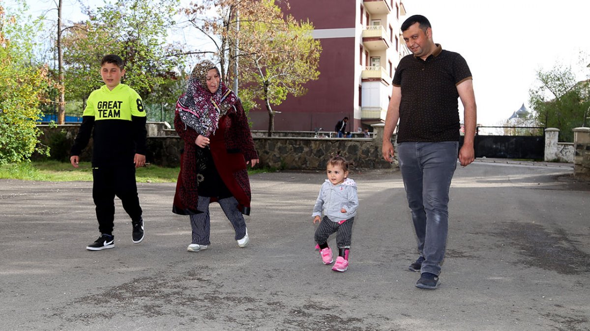 a Minik Hira Nur'a bayram hediyesi, protez ayaklar oldu