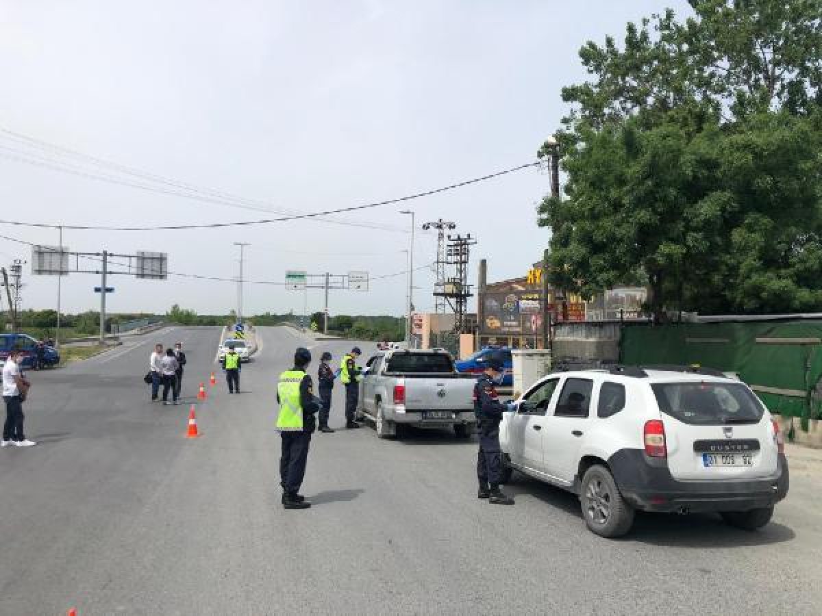 Eşiyle tartışınca evden çıktı, jandarmaya yakalandı