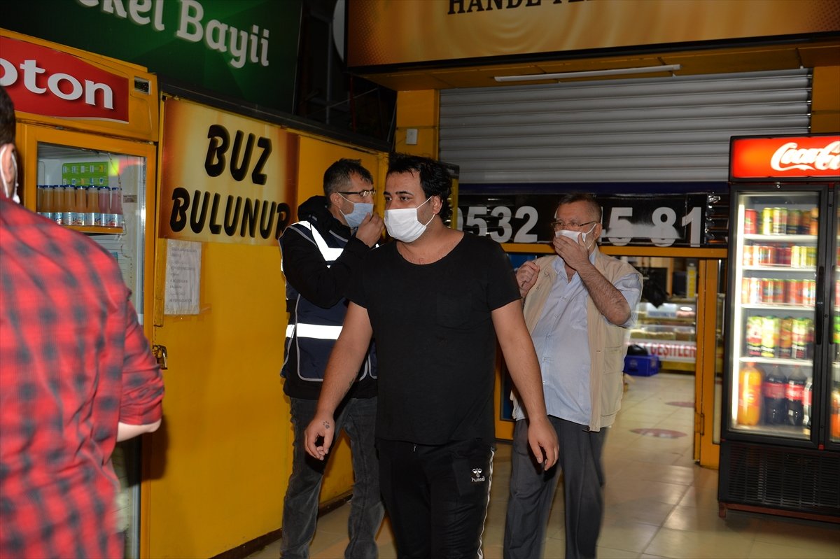 a Polisin çilingirle girdiği tekel bayisi, yine yakalandı