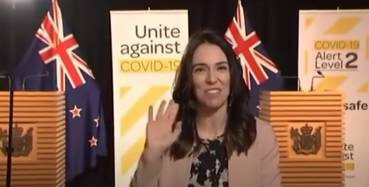 Yeni Zelanda Başbakanı, canlı yayında depreme yakalandı