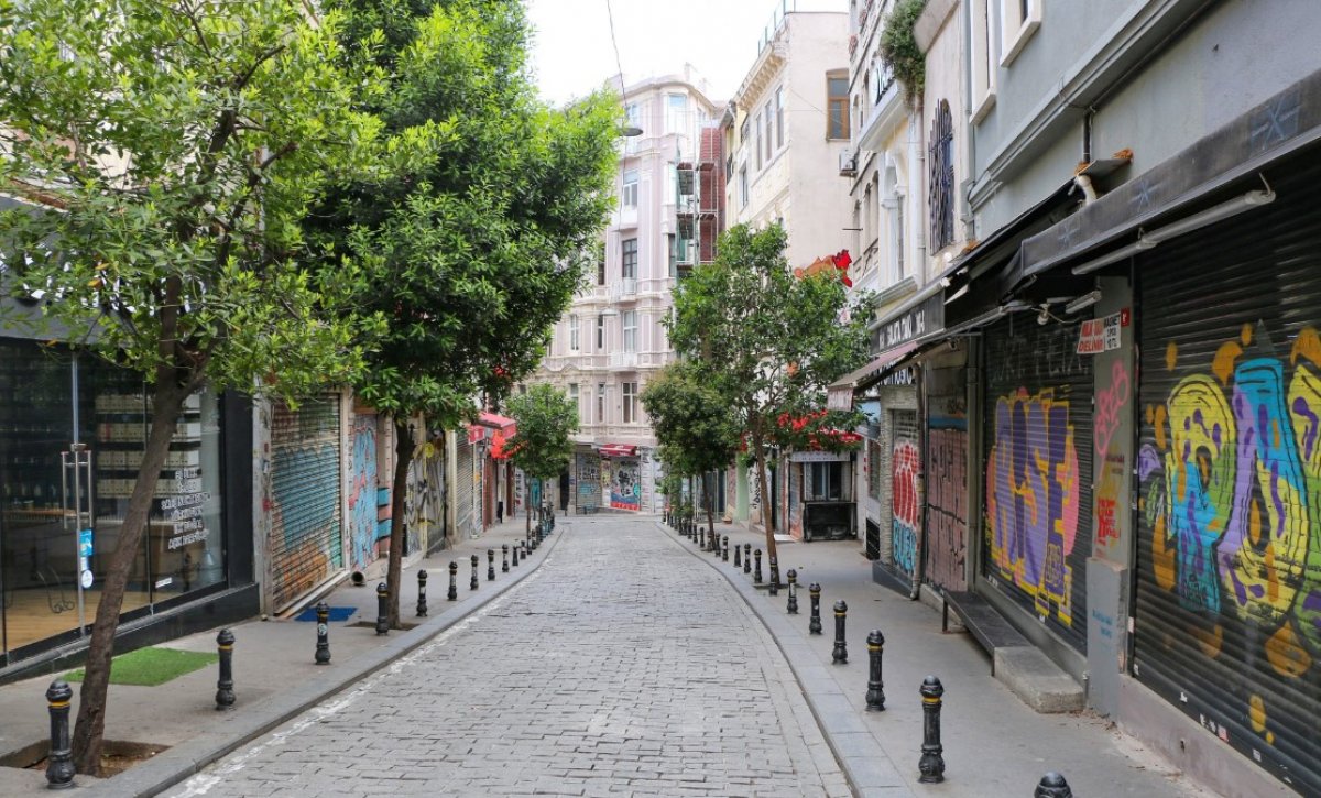 i Kepenklerin indiği İstanbul’da grafitiler konuşuyor