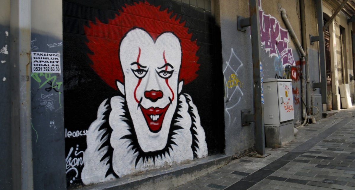 i Kepenklerin indiği İstanbul’da grafitiler konuşuyor