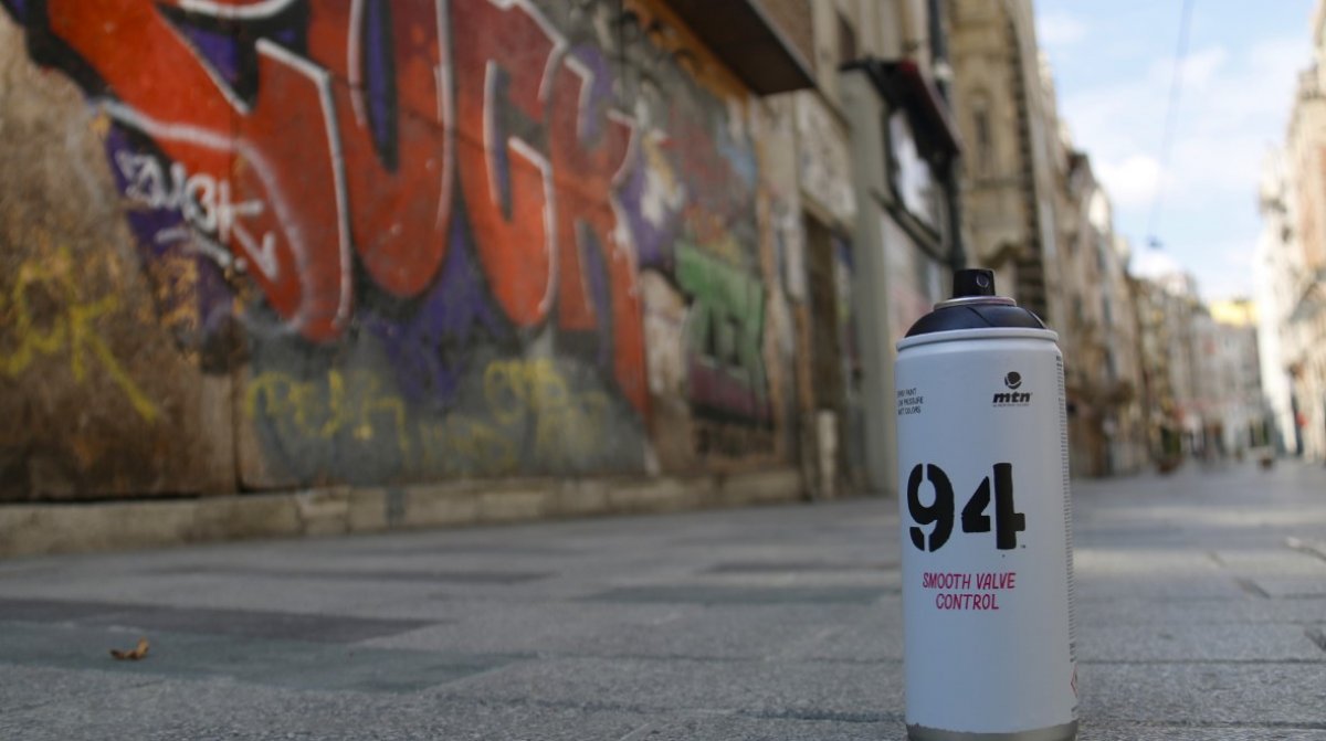 i Kepenklerin indiği İstanbul’da grafitiler konuşuyor