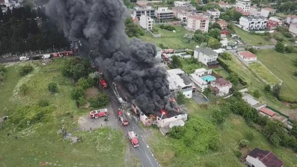 Avcılar'daki plastik fabrikasında çıkan yangın söndürüldü