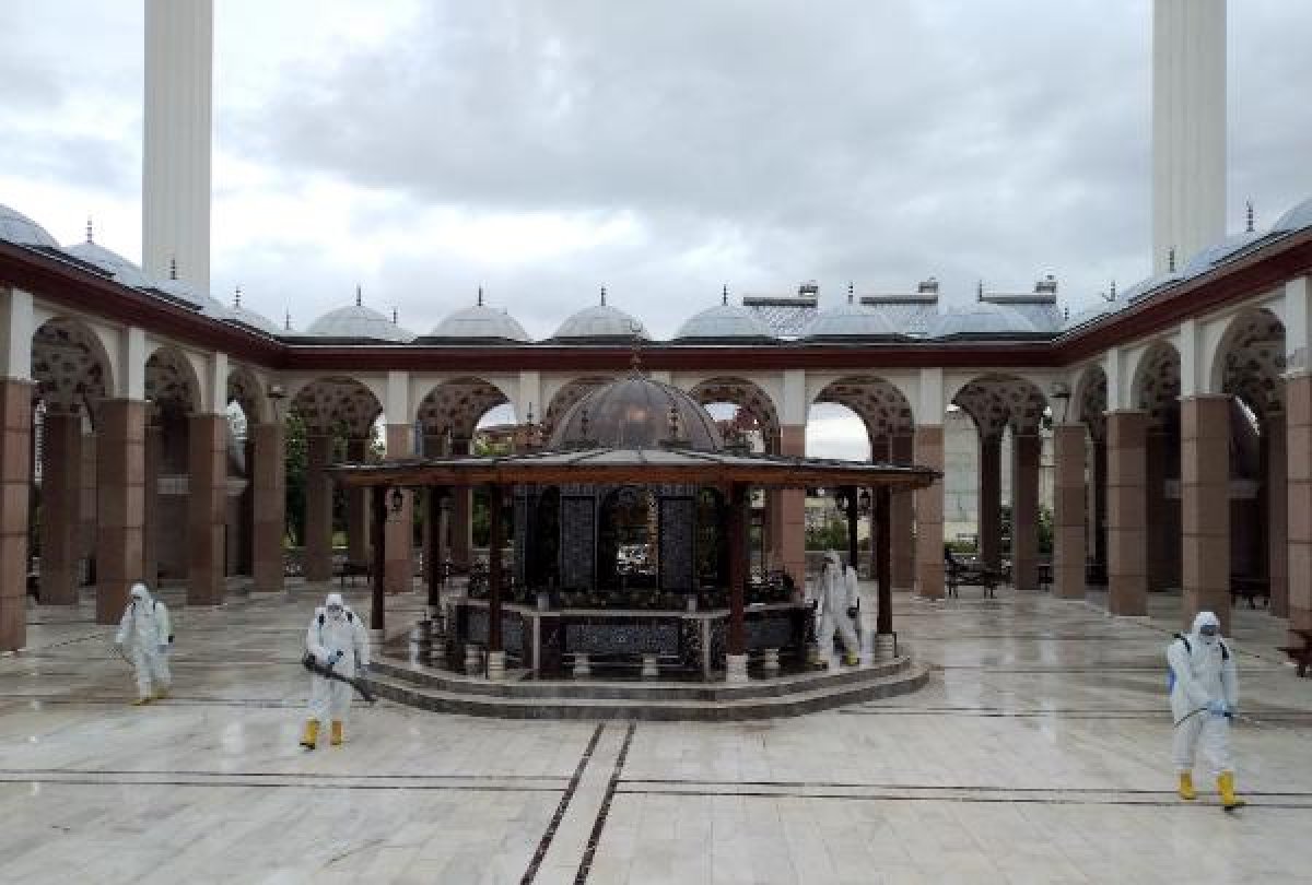 Bursa'da dezenfekte edilen camiler ibadete hazır