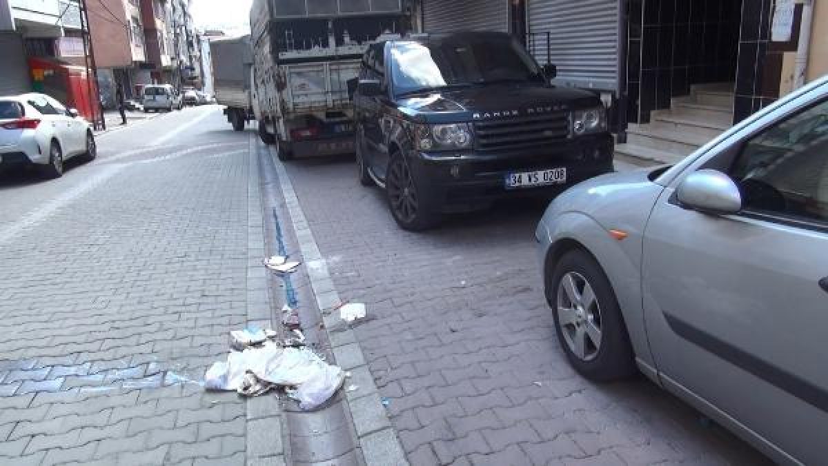 d Esenyurt'ta bir kadın lüks cipe çöp döktü