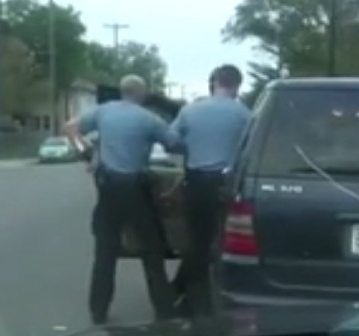 ABD polisinin öldürdüğü siyahinin yeni görüntüsü