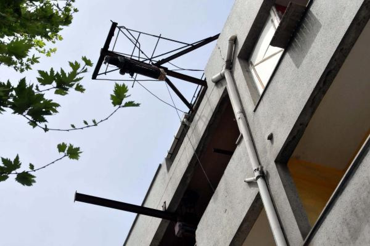 Sultangazi'de işçinin kafasına kanca düştü