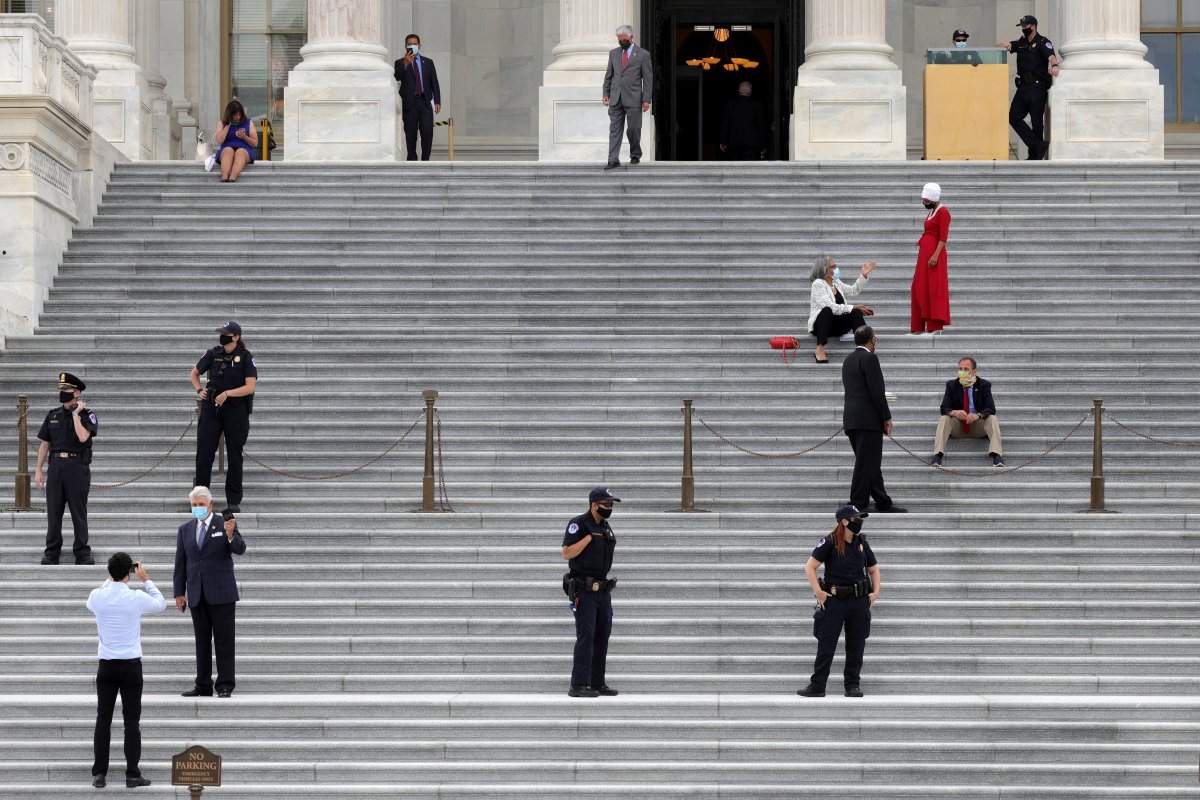 Amerikalıların yarıdan fazlası, korona aşısından kaygılı