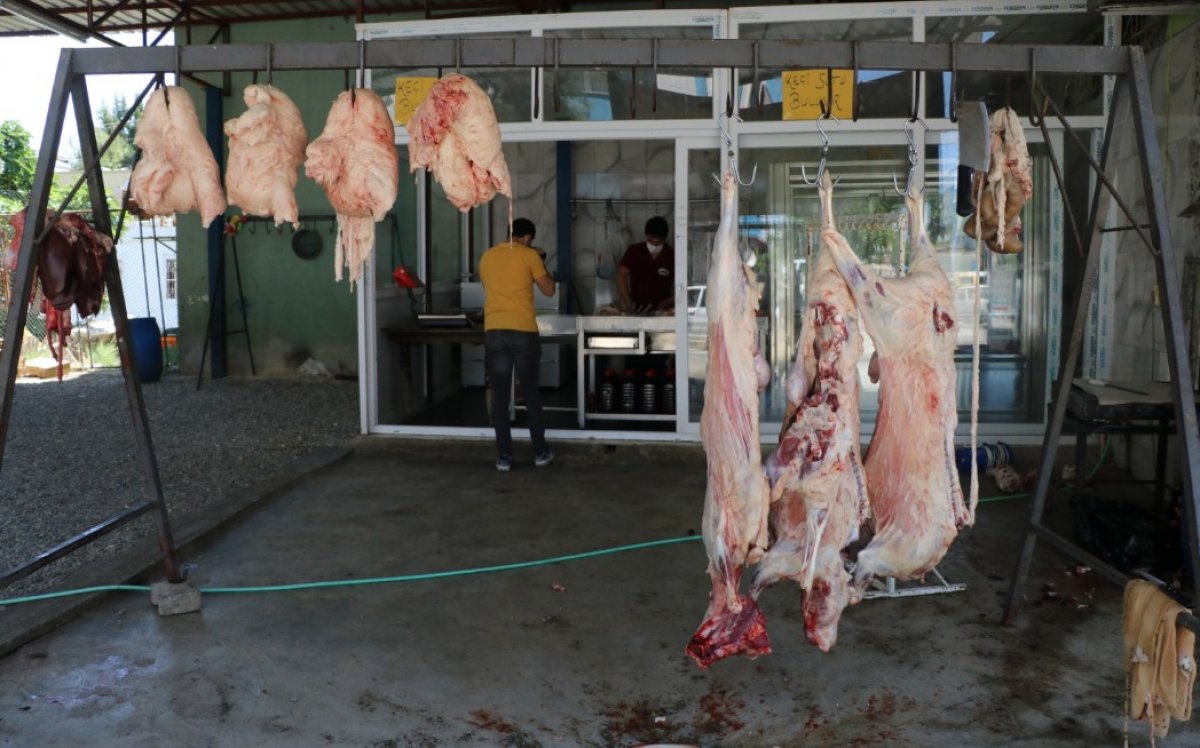 Kasaptan 300 kilo eti dakikalar içinde çalan hırsızlar